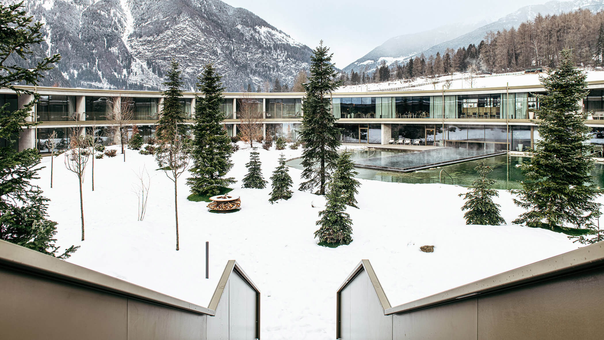 OM im Winter - Blick auf das Schwimmbad